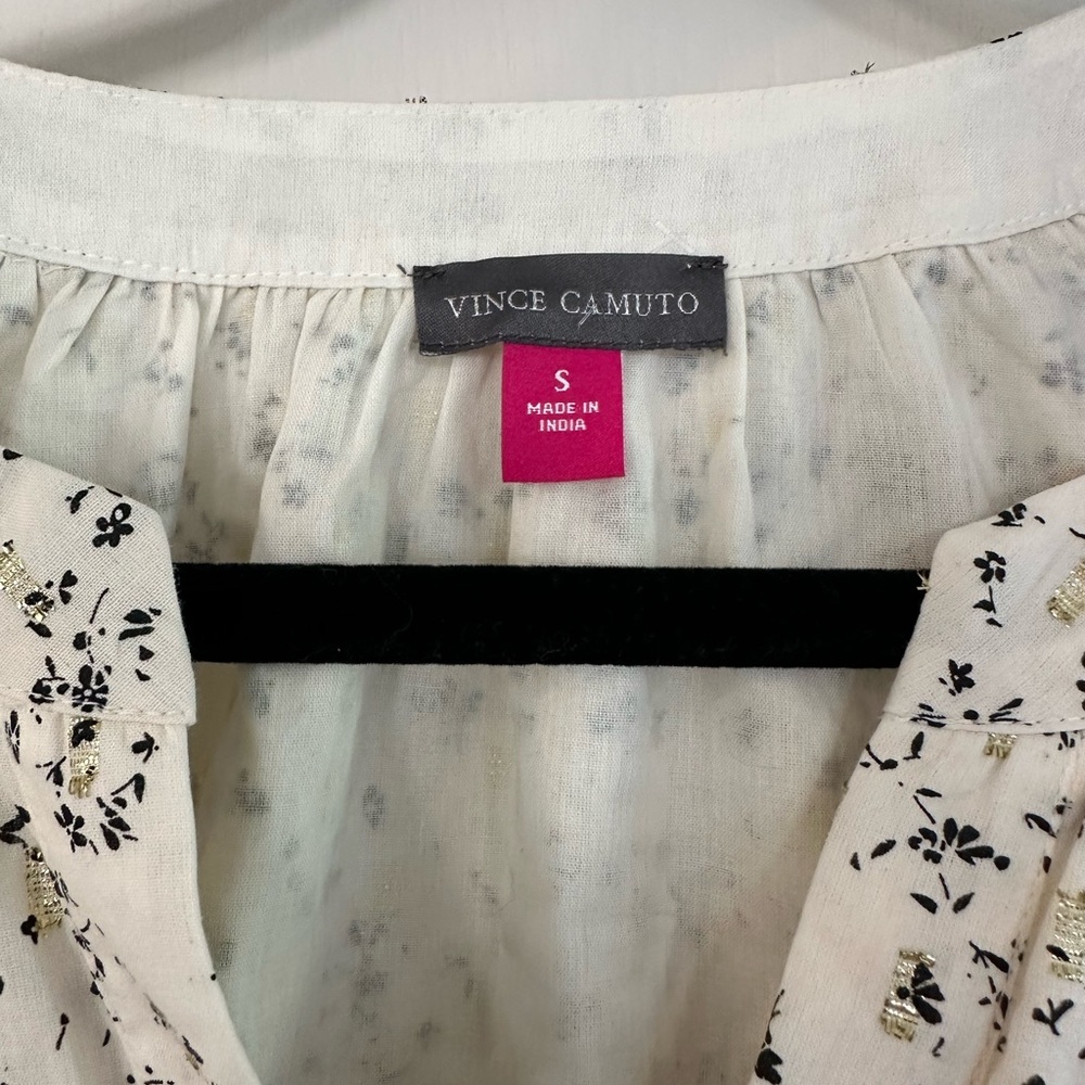NWT Vince Camuto Lined Blouse Size Small. V-Neck, Elastic Short Puff Sleeve - Picture 3 of 10